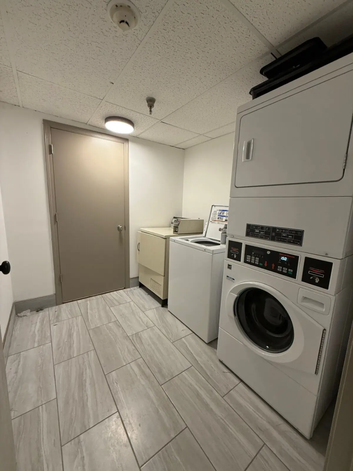 Guest laundry room with washer and dryer at Nisswa Hotel & Suites in Nisswa MN