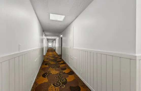 Clean hotel hallway at Nisswa Hotel & Suites in Nisswa MN leading to guest rooms