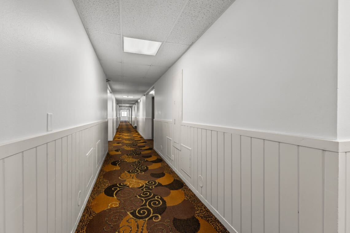 Clean hotel hallway at Nisswa Hotel & Suites in Nisswa MN leading to guest rooms