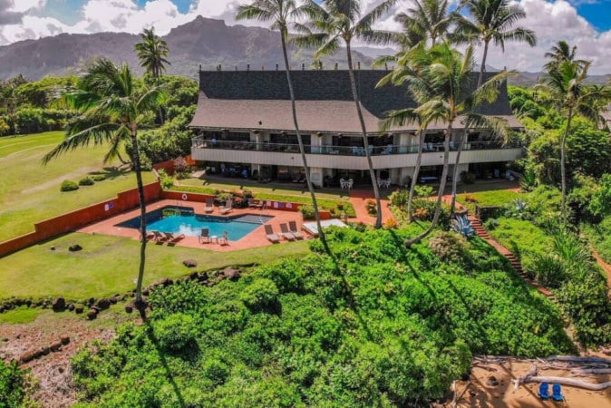 Hawaii tropical vacation property with swimming pool